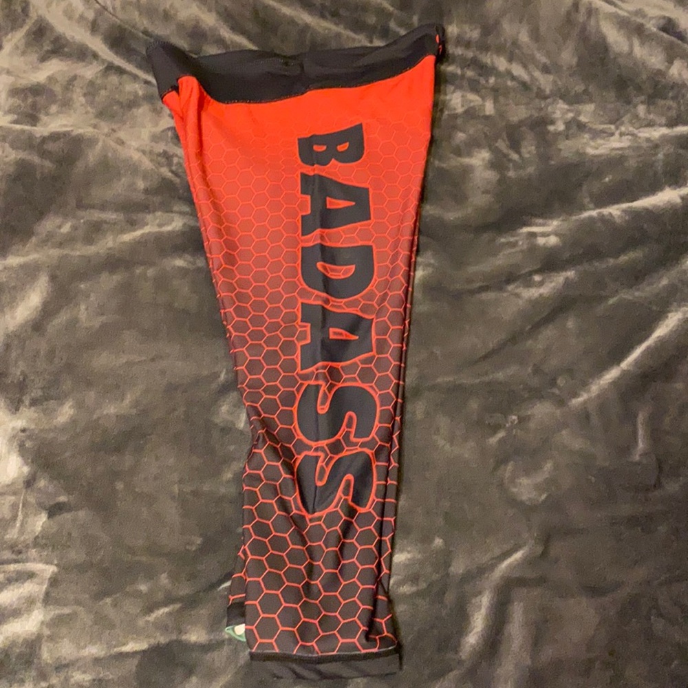 CVG reversible badass/ camo skull capris sz:L
